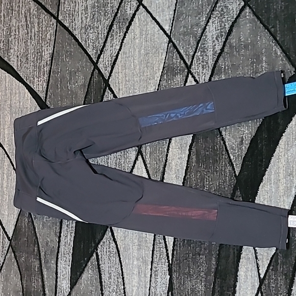 Victoria Sport Knockout Mesh Metallic Silver detail Leggings - Picture 8 of 15